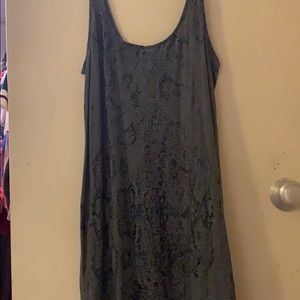 Long grey tank top with shiny snakeskin print